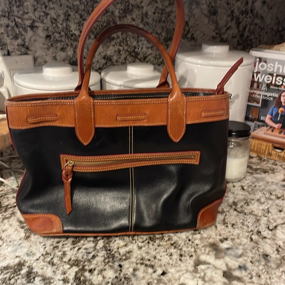 Dooney&Bourke - Picture 4 of 5